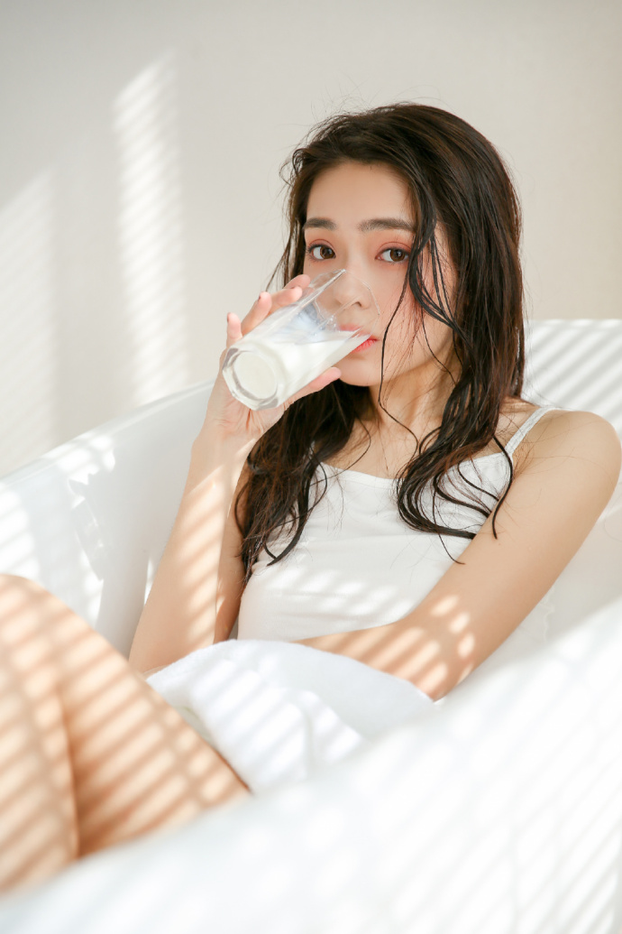 性感美女浴缸湿发性感撩人诱惑图片 5