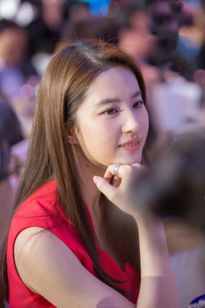 小仙女美女明星刘亦菲侧颜盛世美颜图片 4