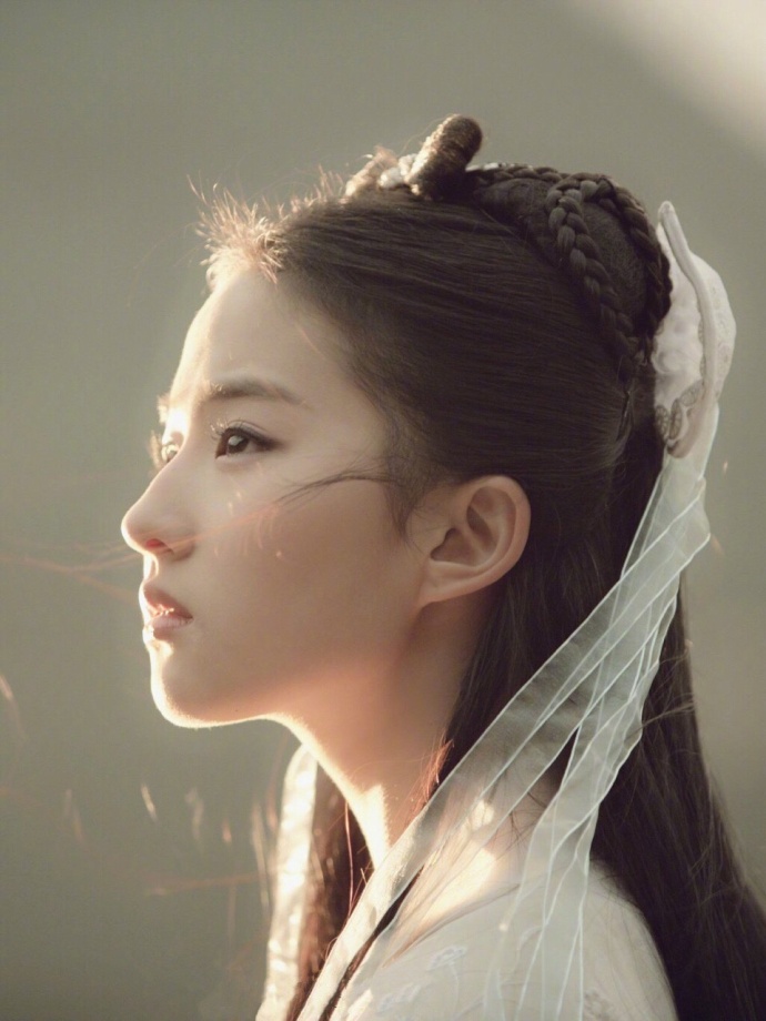 小仙女美女明星刘亦菲侧颜盛世美颜图片 8