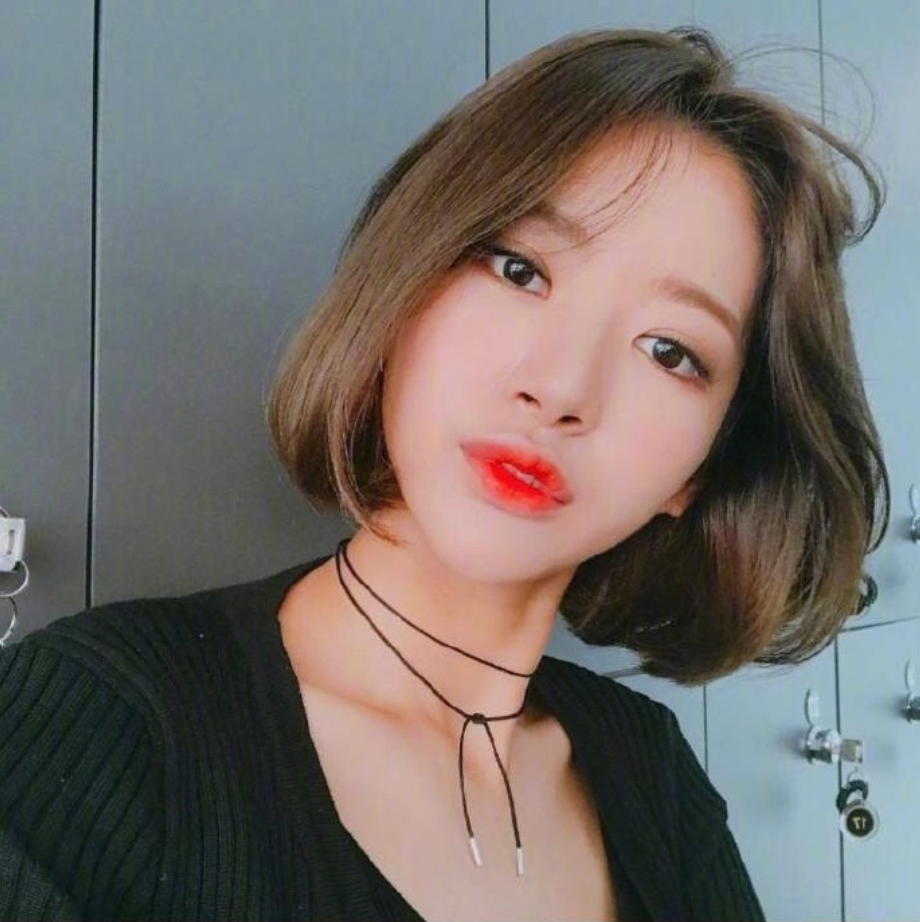 短发美女自拍照短发发型造型参考 7