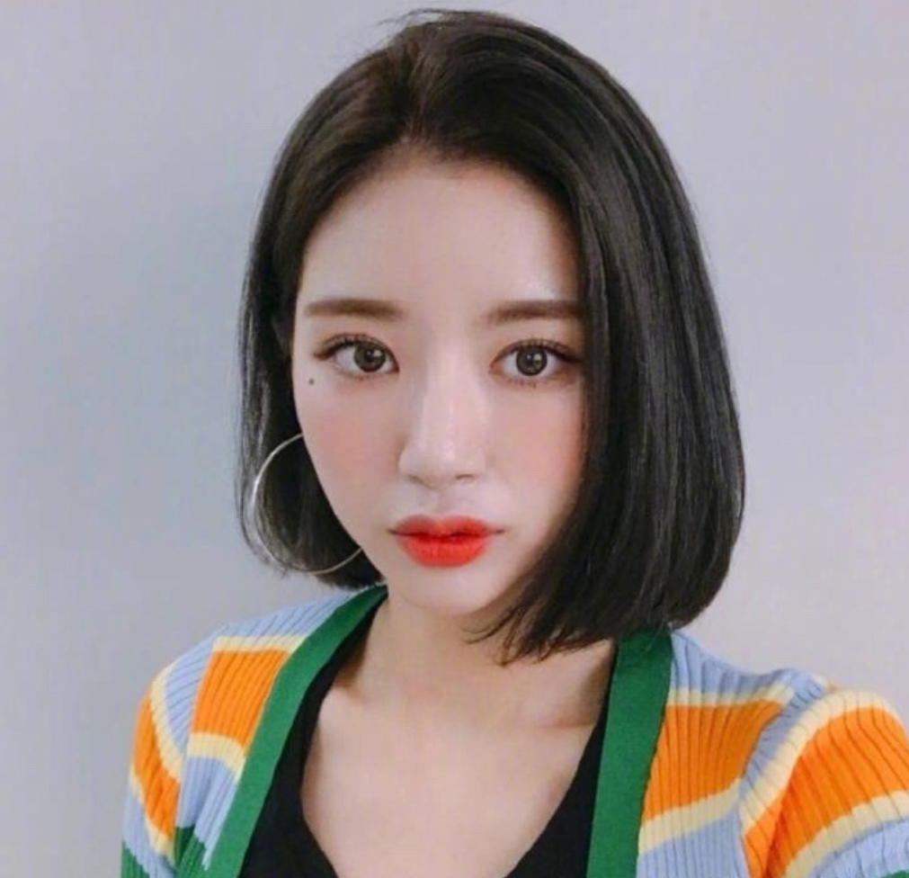 短发美女自拍照短发发型造型参考 10