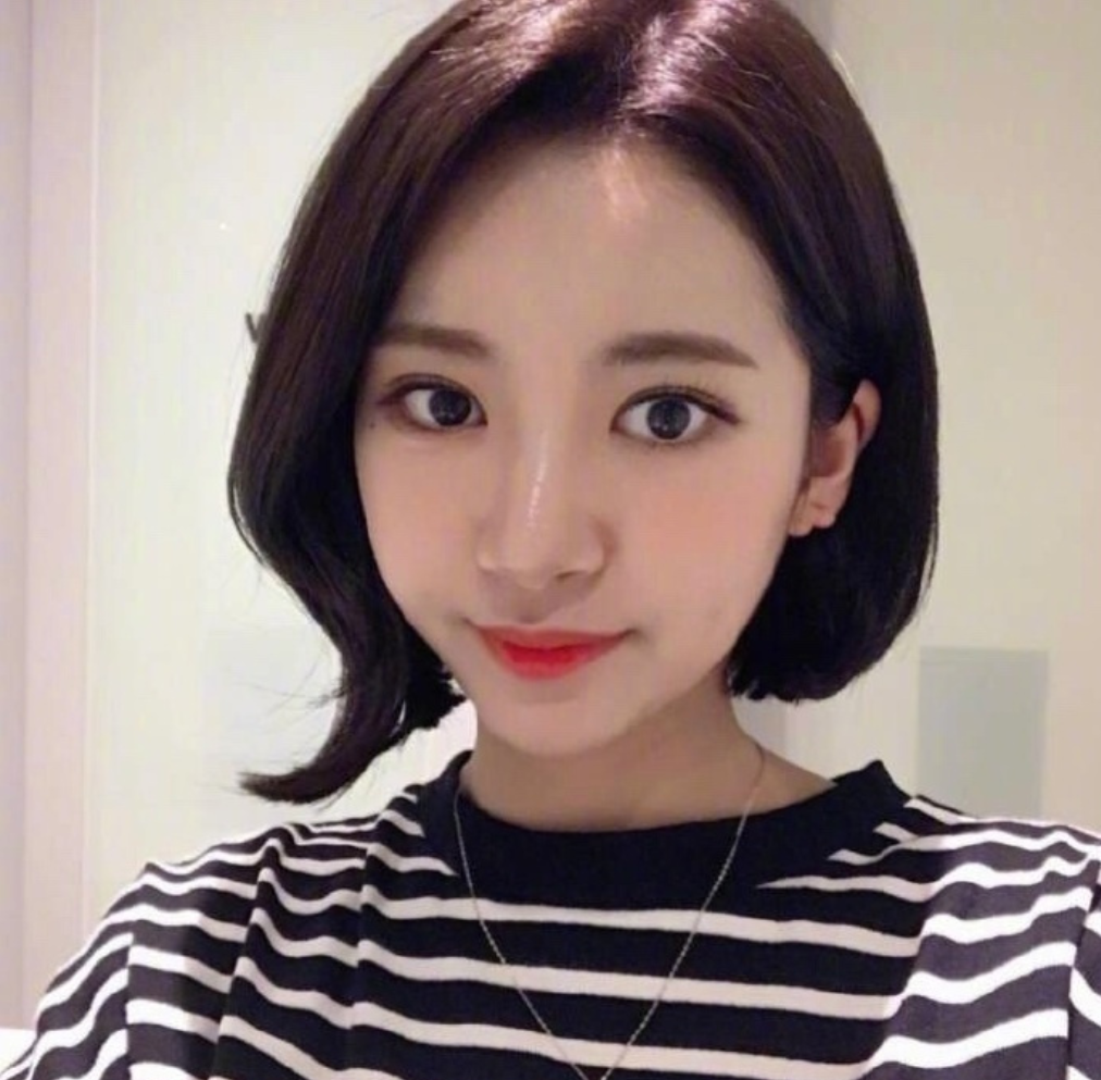 短发美女自拍照短发发型造型参考 11