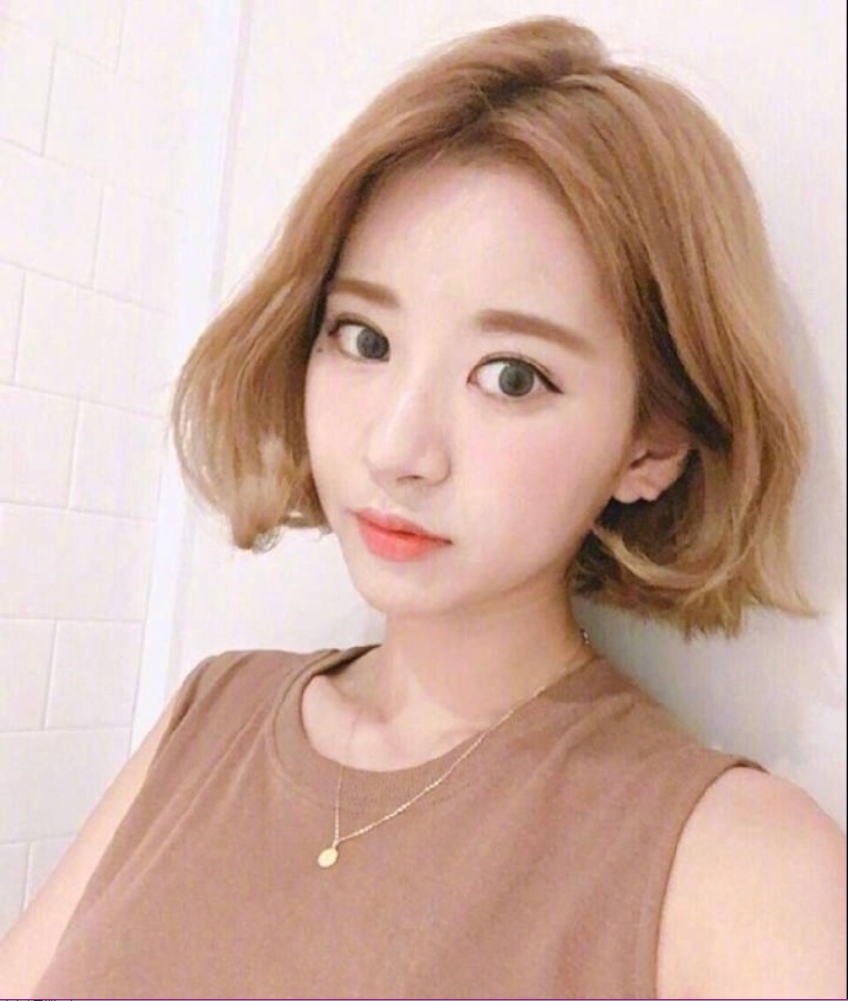 短发美女自拍照短发发型造型参考 15