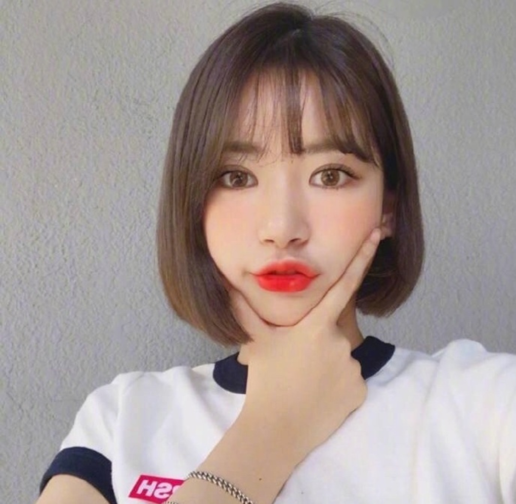 短发美女自拍照短发发型造型参考 17