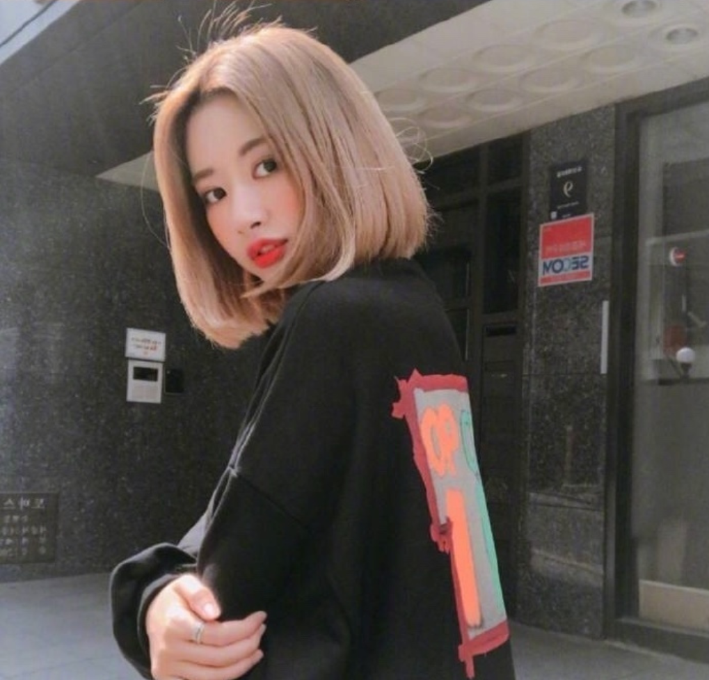 短发美女自拍照短发发型造型参考 18