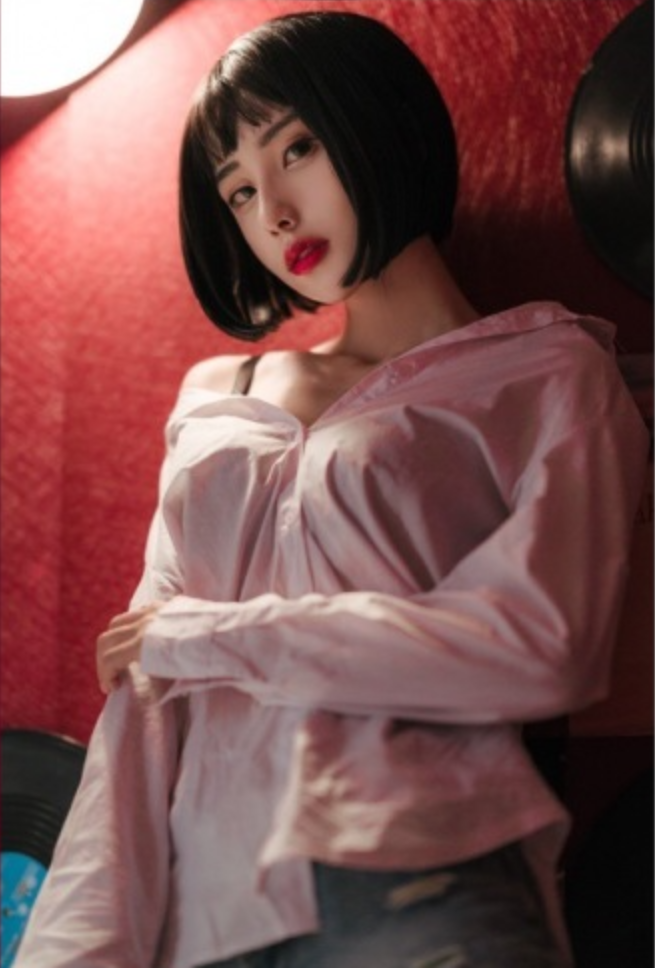 性感美女模特AAAyu啦啦白衬衫搭配大红唇诱惑福利 5