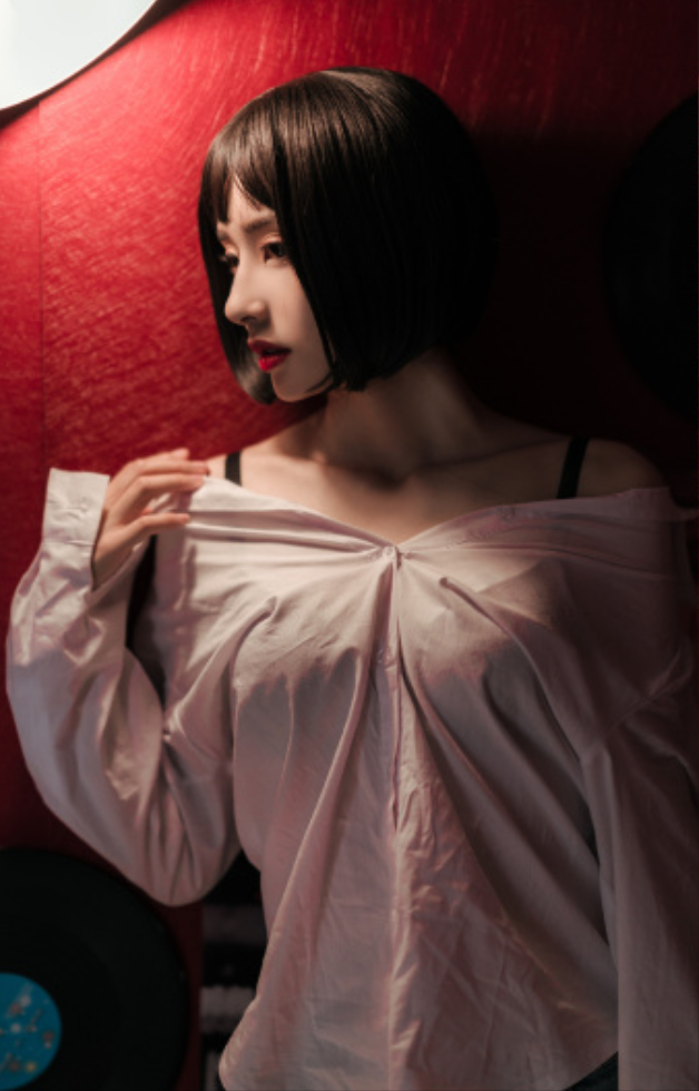 性感美女模特AAAyu啦啦白衬衫搭配大红唇诱惑福利 10