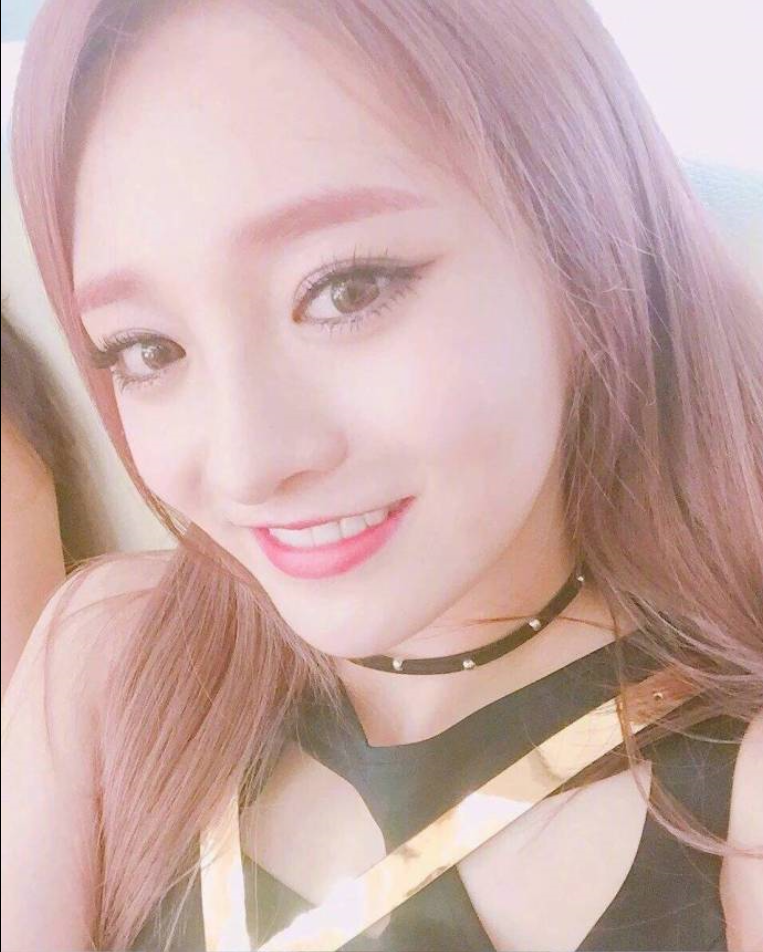 浙江美女明星周洁琼可爱自拍照