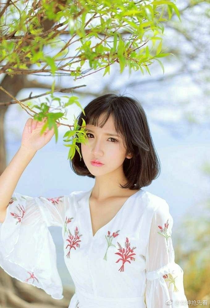 清纯美女短发造型唯美写真 4