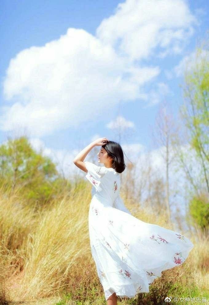 清纯美女短发造型唯美写真 5