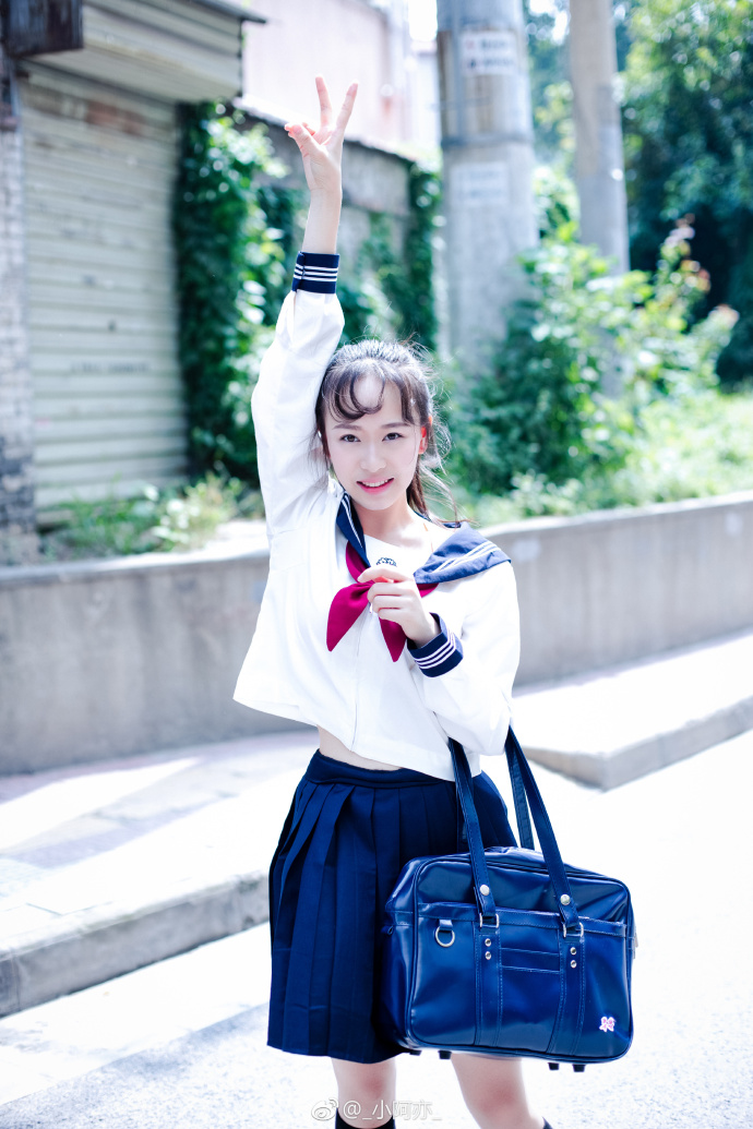 清纯学生妹清澈的眼光在微凉的春风唯美写真 7