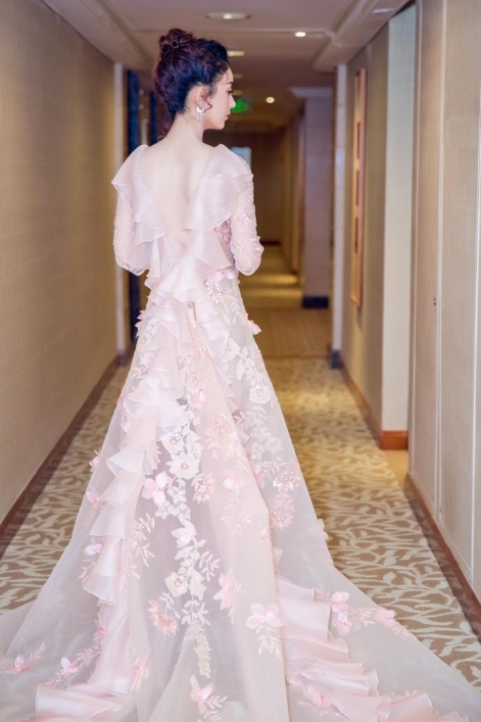 大眼美女明星赵丽颖的九款长裙礼服真的很仙人 2