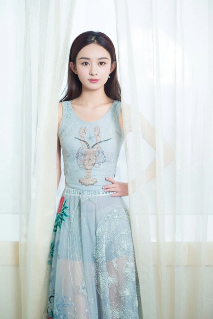 大眼美女明星赵丽颖的九款长裙礼服真的很仙人 6