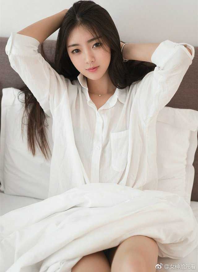 长发美女白衬衫性感福利图片 3