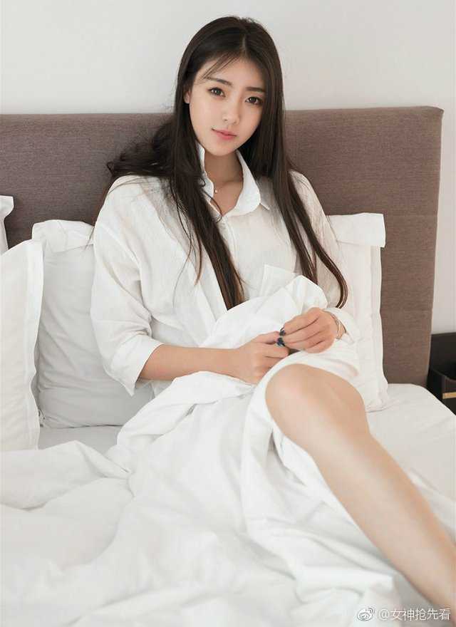 长发美女白衬衫性感福利图片 4