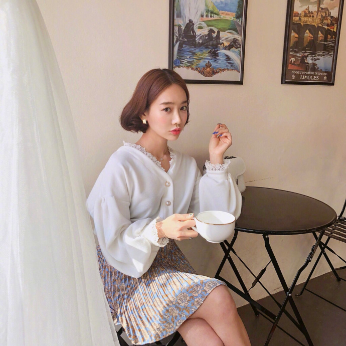 小短发清纯女生的青春花样搭配look 5