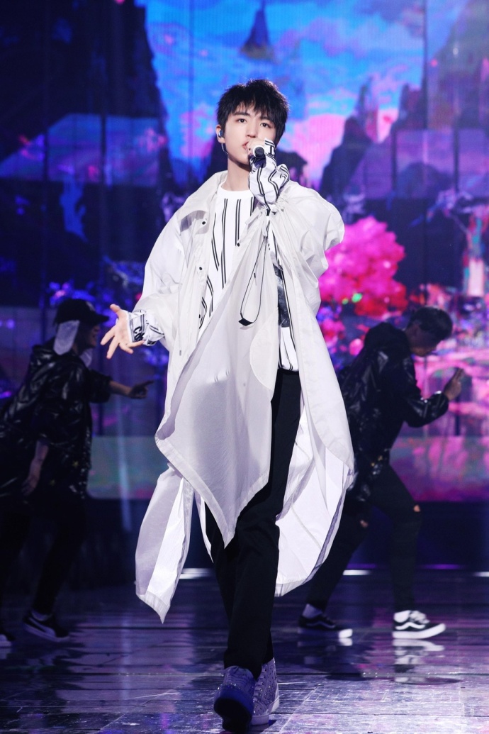 重庆男明星小鲜肉王俊凯魅力舞台演绎我为歌狂 3