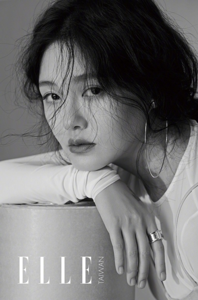 台湾美女明星徐熙媛大S产后登杂志封面时尚大片 7