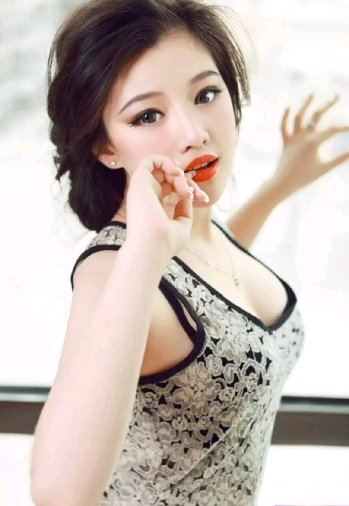 性感美女大红唇配红酒性感图片 7