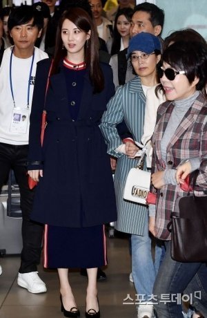 韩国美女明星女团少女时代成员徐玄仁川机场时 4