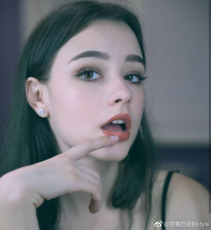 欧美美女18岁的俄罗斯博主taaarannn美颜图片 2