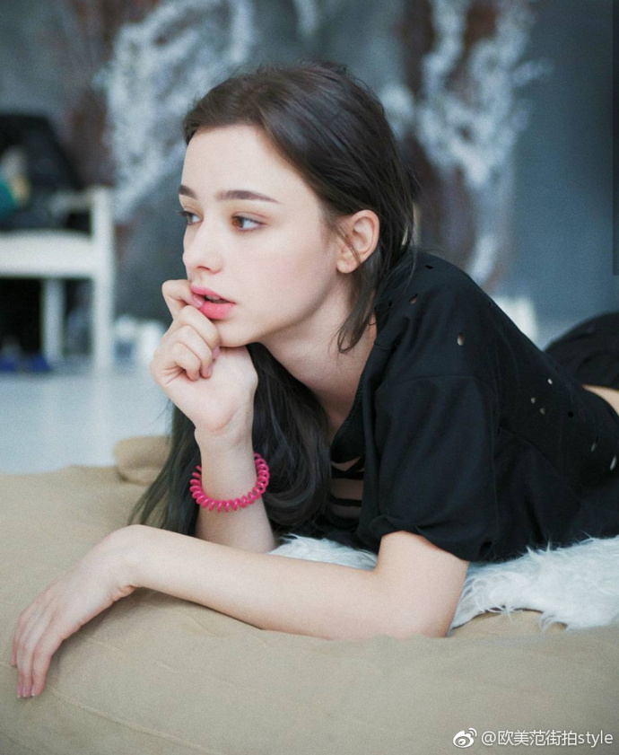 欧美美女18岁的俄罗斯博主taaarannn美颜图片 4