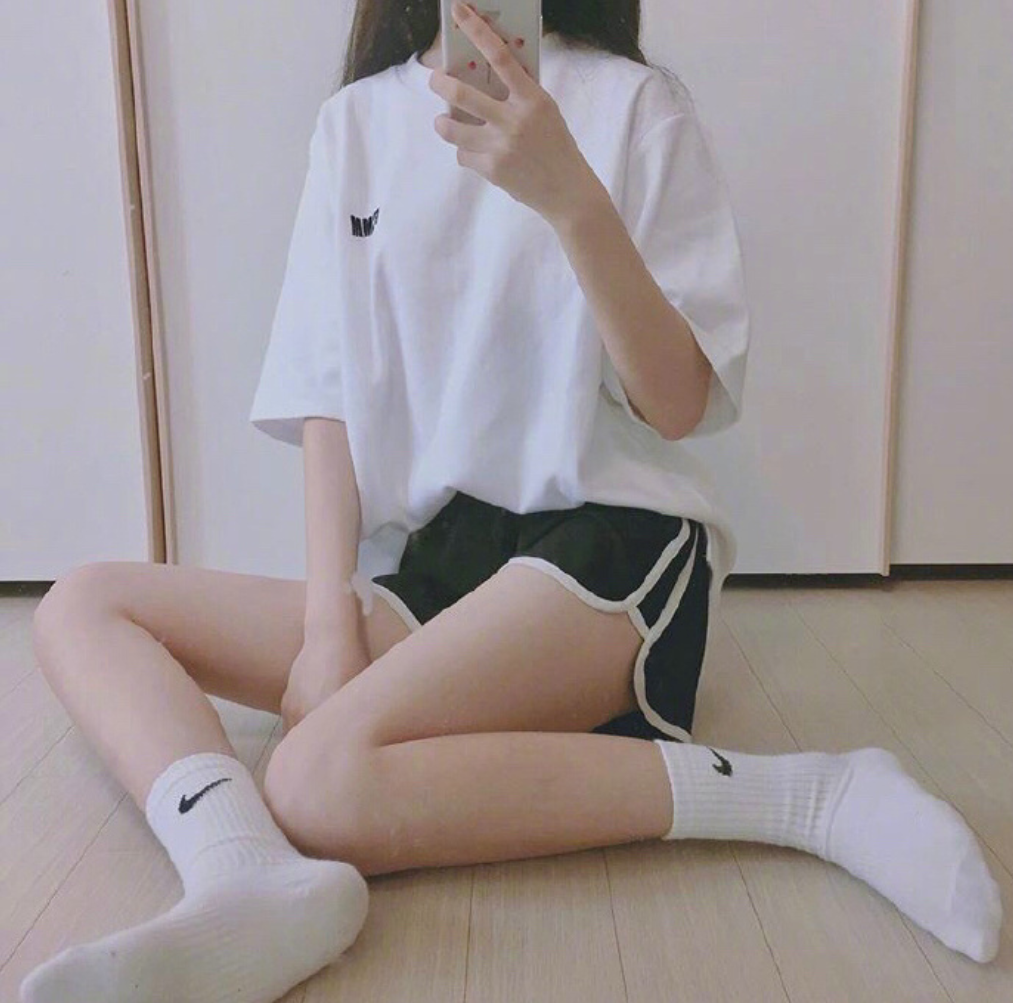 学生味十足的短裙穿搭参考显腿长的一组 7