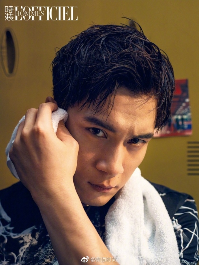 东北男明星帅哥韩东君ElvisHan登时装男士杂志四月 6