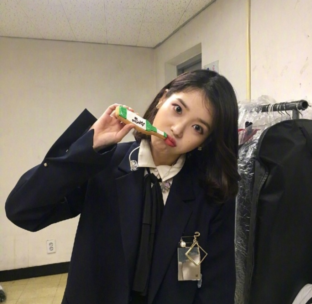韩国美女明星IU李知恩最新ins日常私服图片 9