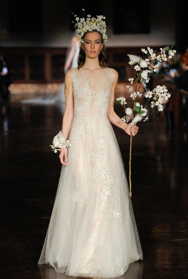 Reem Acra Bridal Spring 2019戴花冠的新娘婚纱礼服图片 8
