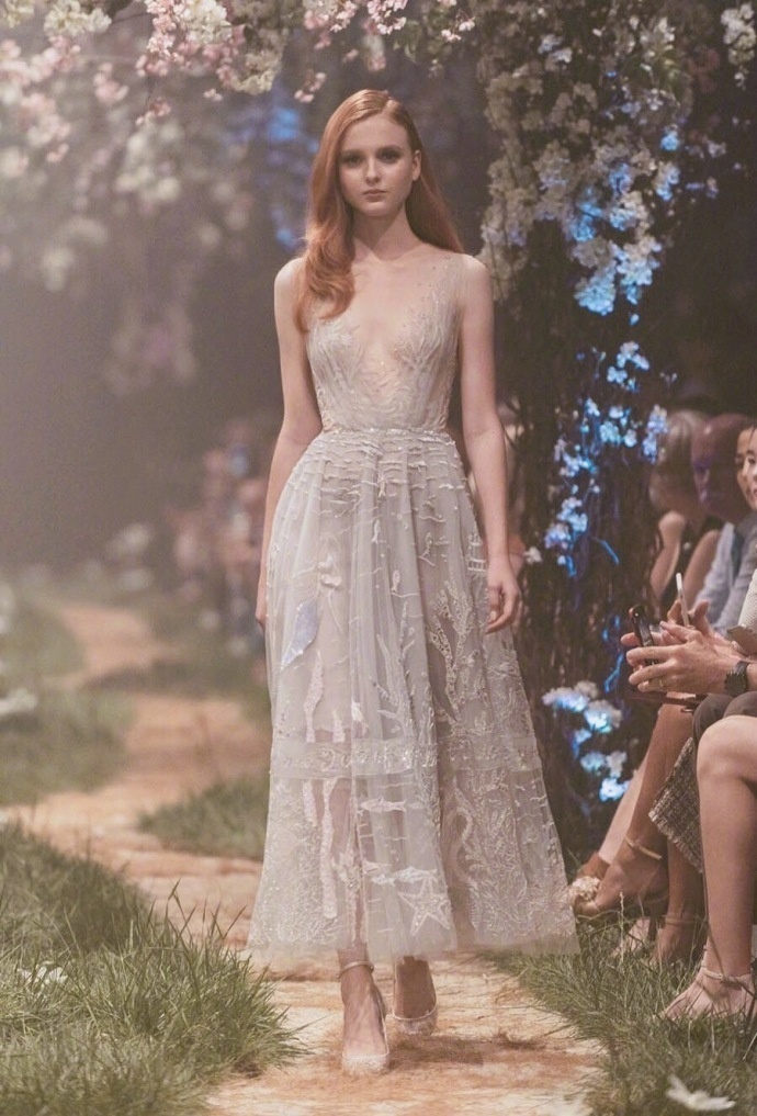Paolo Sebastian 2018童话森林里走来的仙女图片