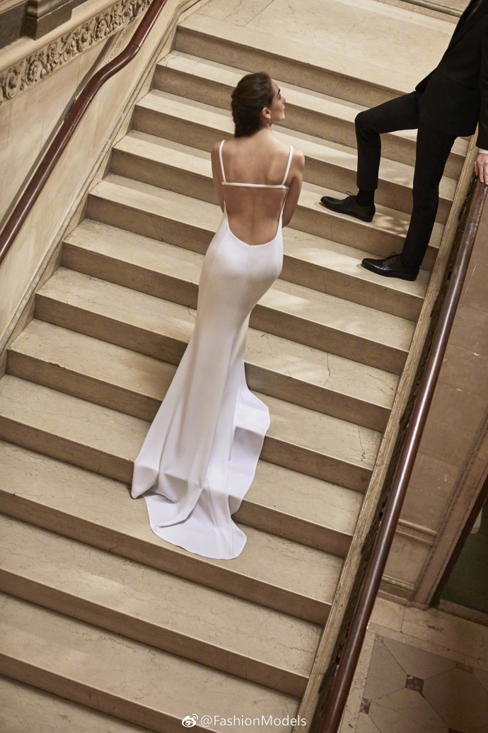Carolina Herrera Bridal Spring 2019俯视你的嫁衣图片 3