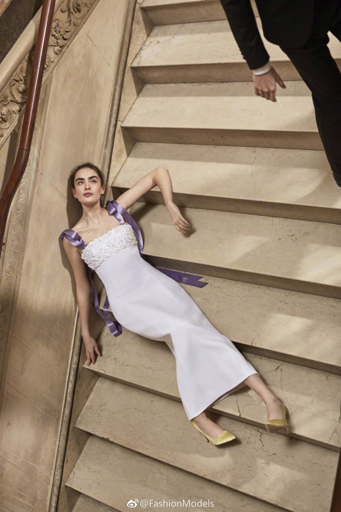 Carolina Herrera Bridal Spring 2019俯视你的嫁衣图片 5