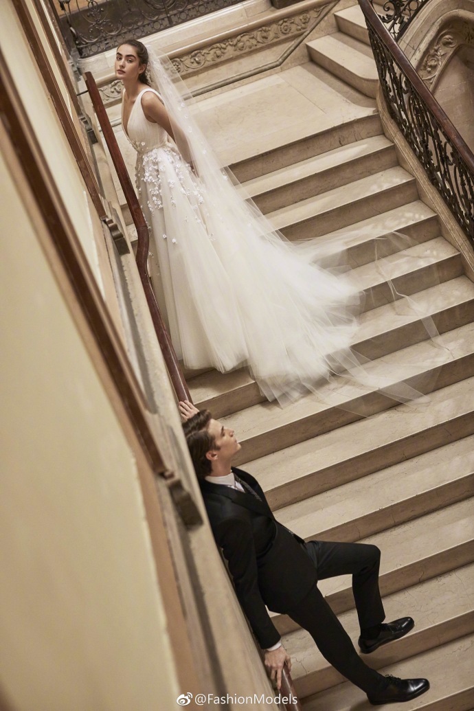 Carolina Herrera Bridal Spring 2019俯视你的嫁衣图片 6