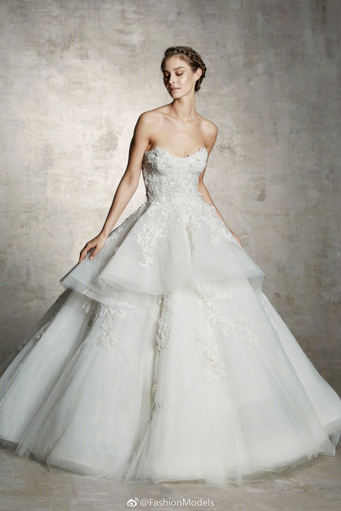 Marchesa Bridal Spring 2019婚纱礼服轻盈梦幻图片 2