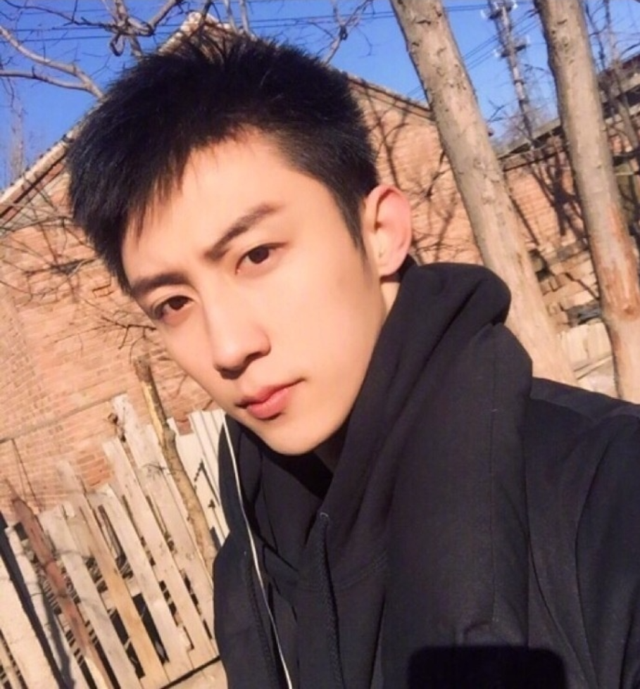 很多女生的理想型小鲜肉男明星帅哥黄景瑜图片 6