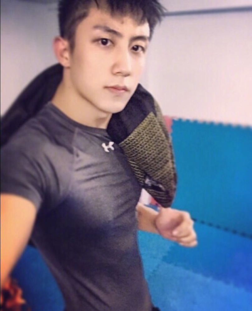 很多女生的理想型小鲜肉男明星帅哥黄景瑜图片 7