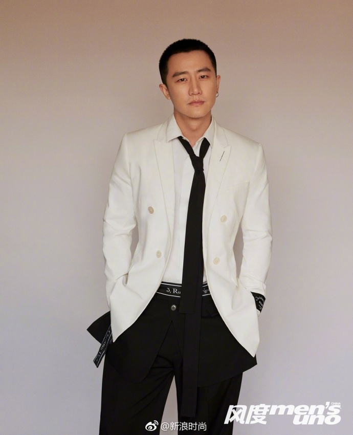 内地男演员黄轩黑白格调率性雅痞登风度mensuno 4