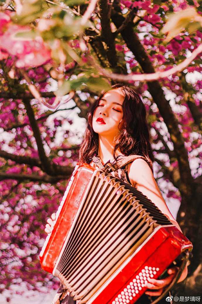 清纯美女言沁同学- 樱花树下唯美写真 6