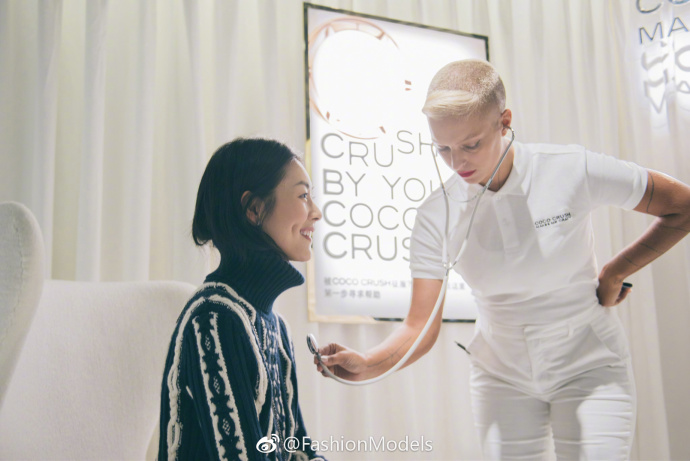国际超模刘雯 CHANEL COCO CRUSH戒不掉珠宝展独家美 7