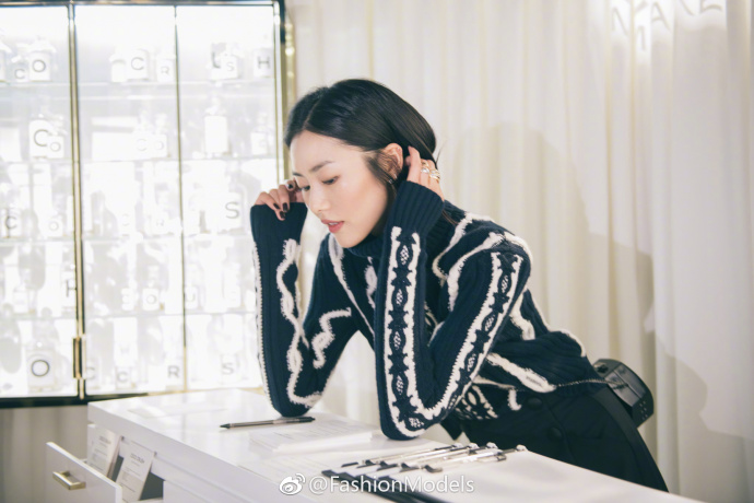 国际超模刘雯 CHANEL COCO CRUSH戒不掉珠宝展独家美 8