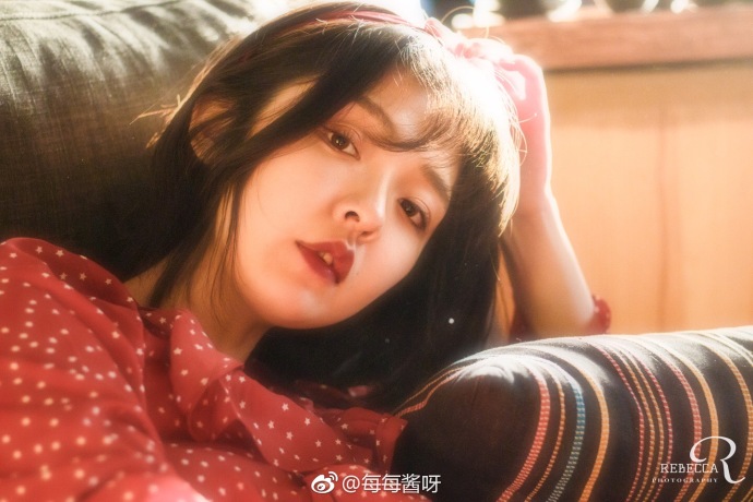 清纯美女琪琪红裙可爱写真 3