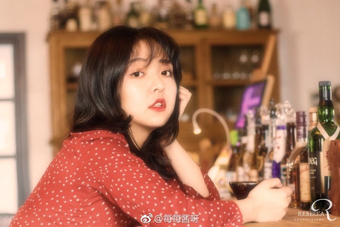 清纯美女琪琪红裙可爱写真 5
