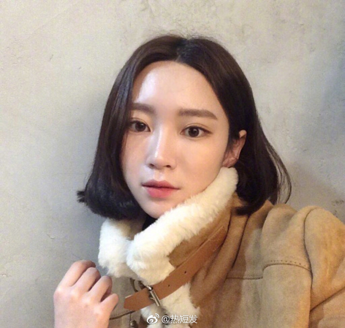 瓜子脸美女短发自拍照 4