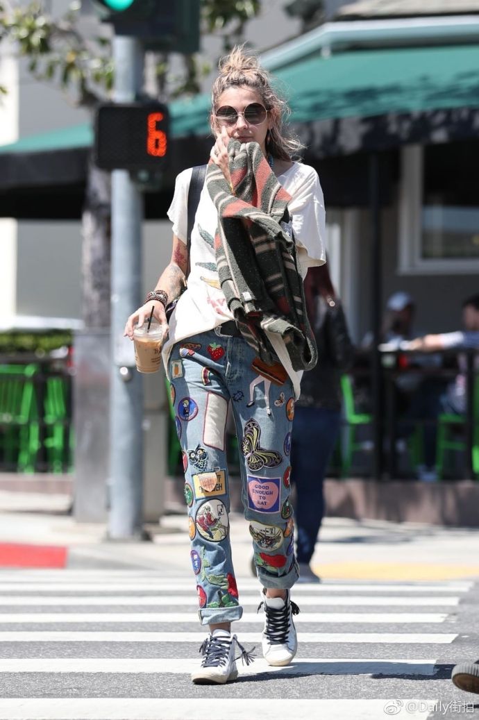 星二代天王MJ的爱女欧美美女Paris Jackson和友人在 6