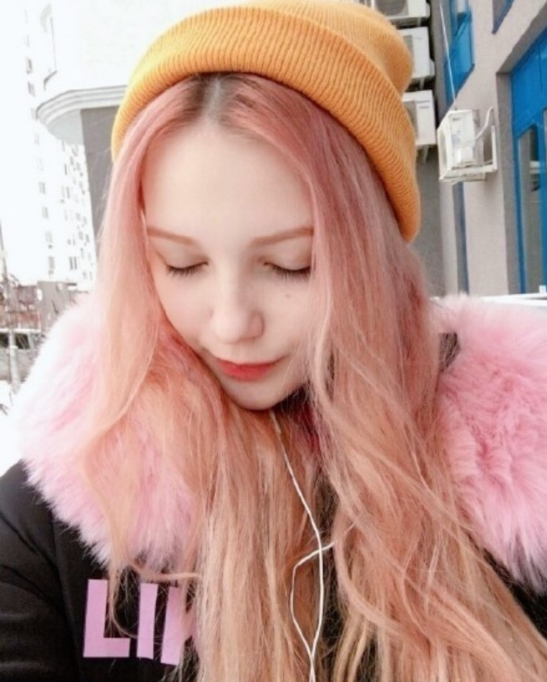 欧美美女乌克兰女孩Katie Westwood仿佛漫画里走出来
