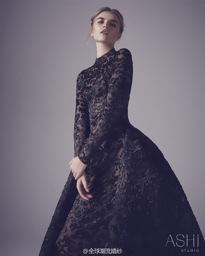2016年ASHI STUDIO黑色的礼服婚纱图片 5