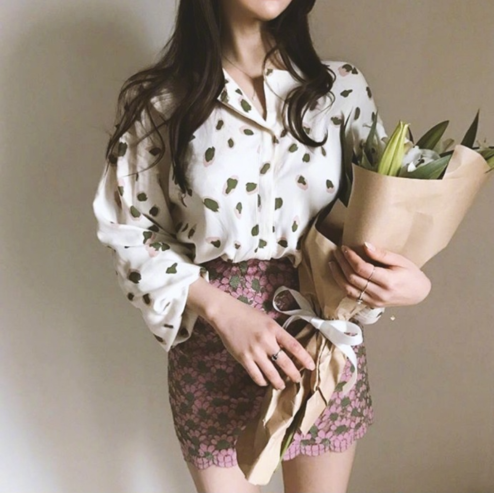 清纯美女的小性感风裙装穿衣搭配参考