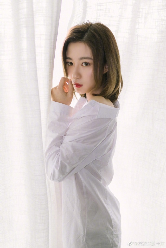 清纯美女黄雪宸白衬衫性感写真