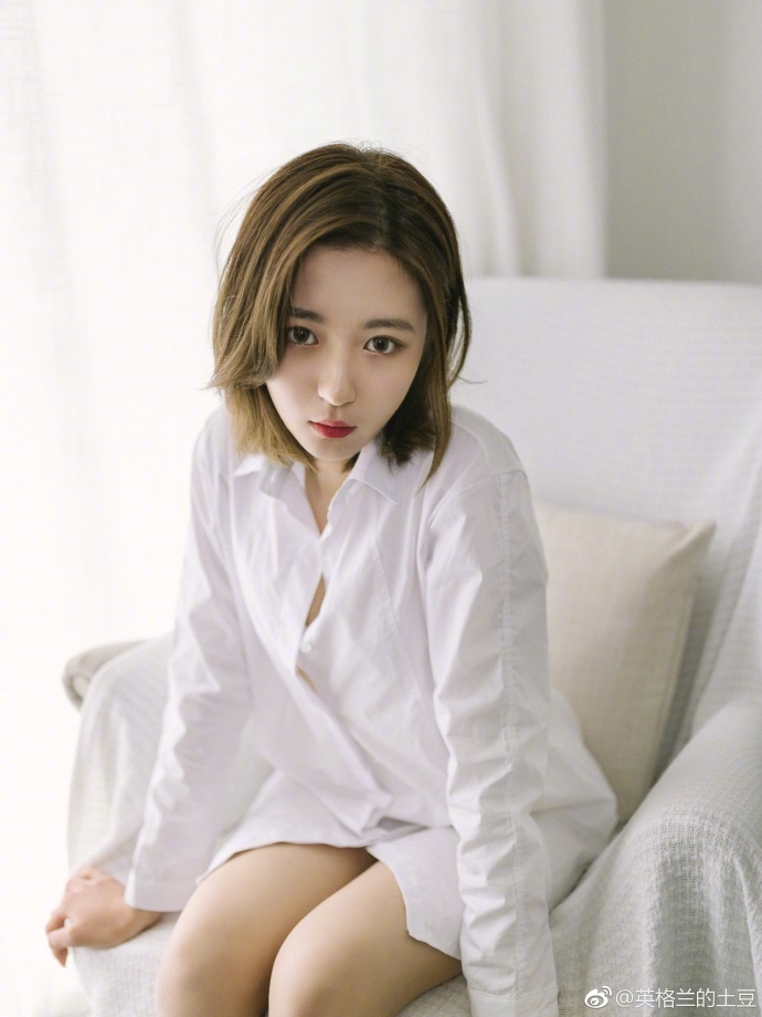 清纯美女黄雪宸白衬衫性感写真 2